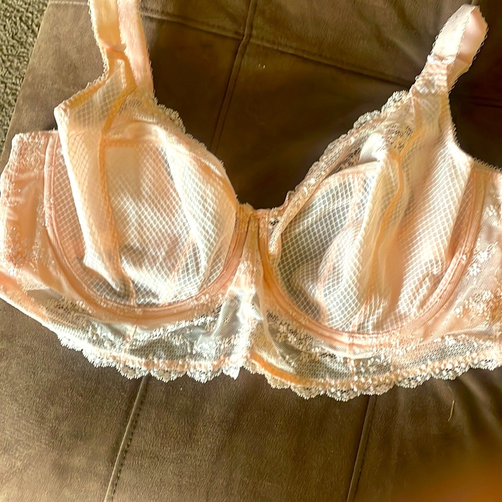 Pink lace bra size 36j